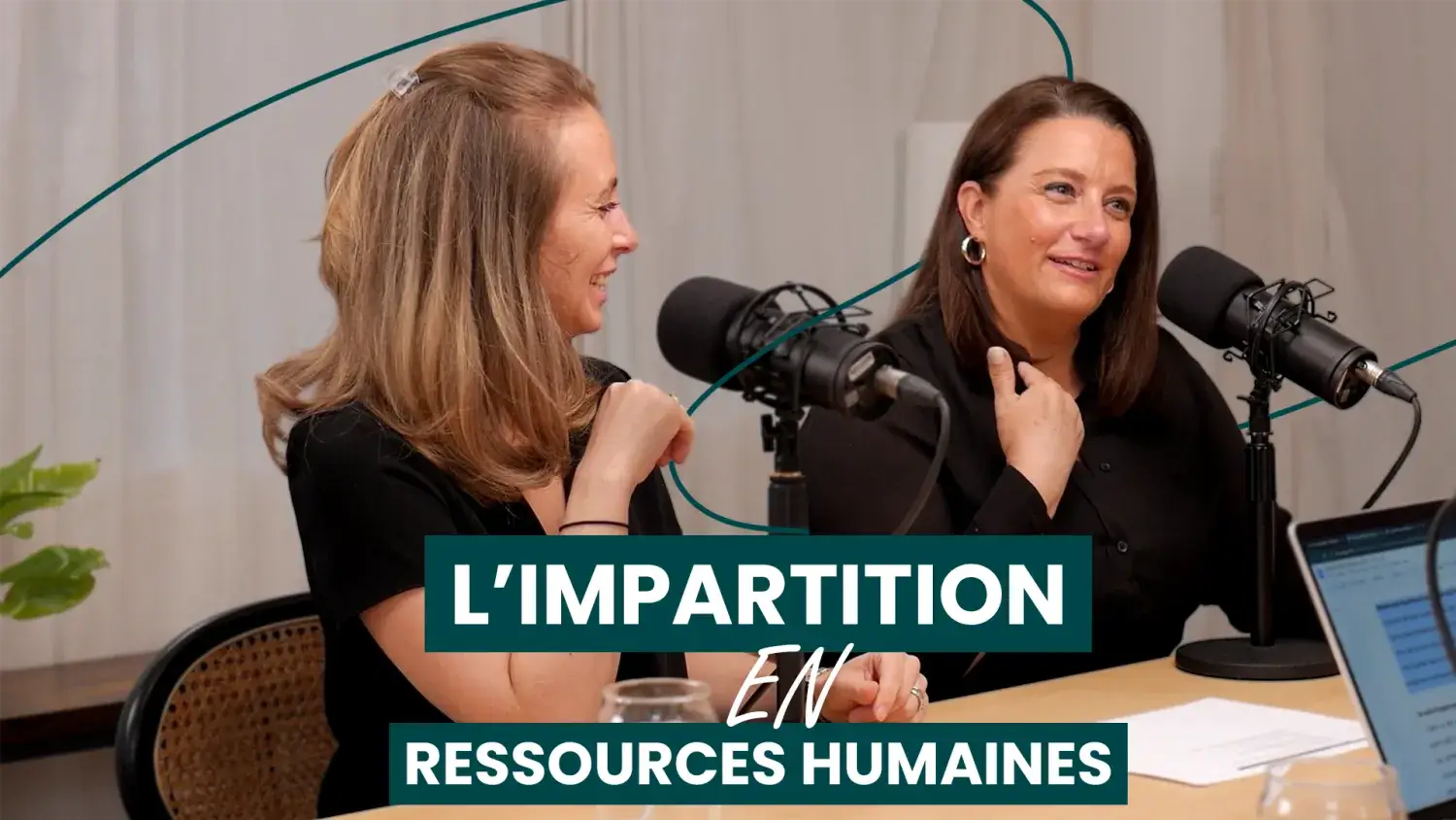 Photo of 2 participants with the text: "L'impartition en ressources humaines"