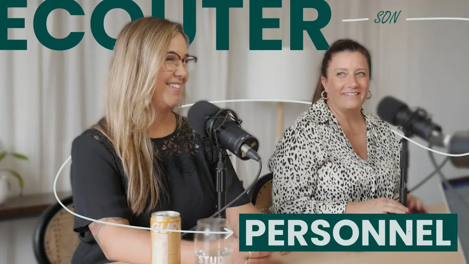 Photo of 2 participants with the text "Écouter son personnel"